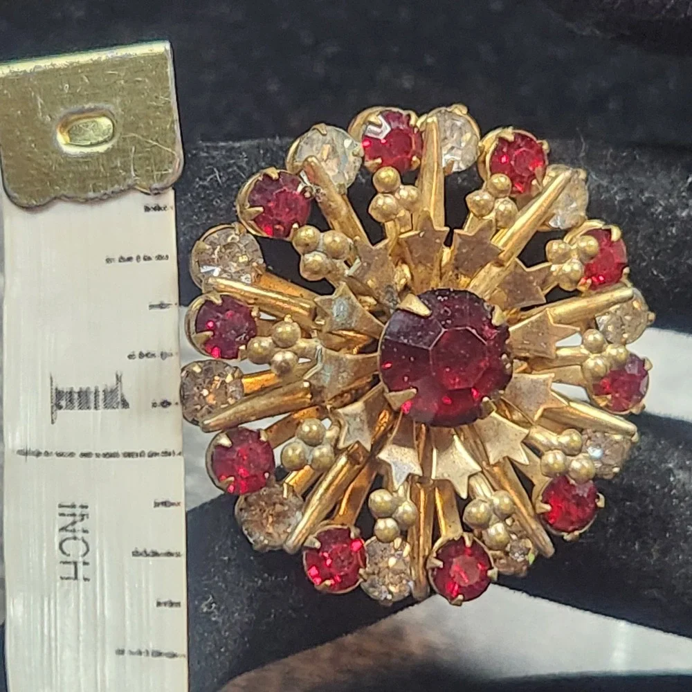 Vintage Gold Tone Ruby Red & Clear Rhinestone Sunburst Starburst Brooch Pin